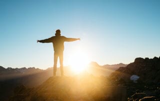 Krieger gegen Pornografie. Mann vor Sonnenaufgang