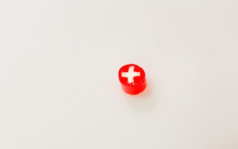Pornos ab 16. Bonbon zeigt Schweizer Flagge